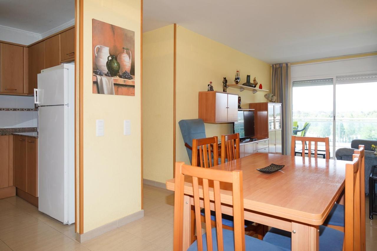 Uhc Village Park Apartments Салоу Екстериор снимка