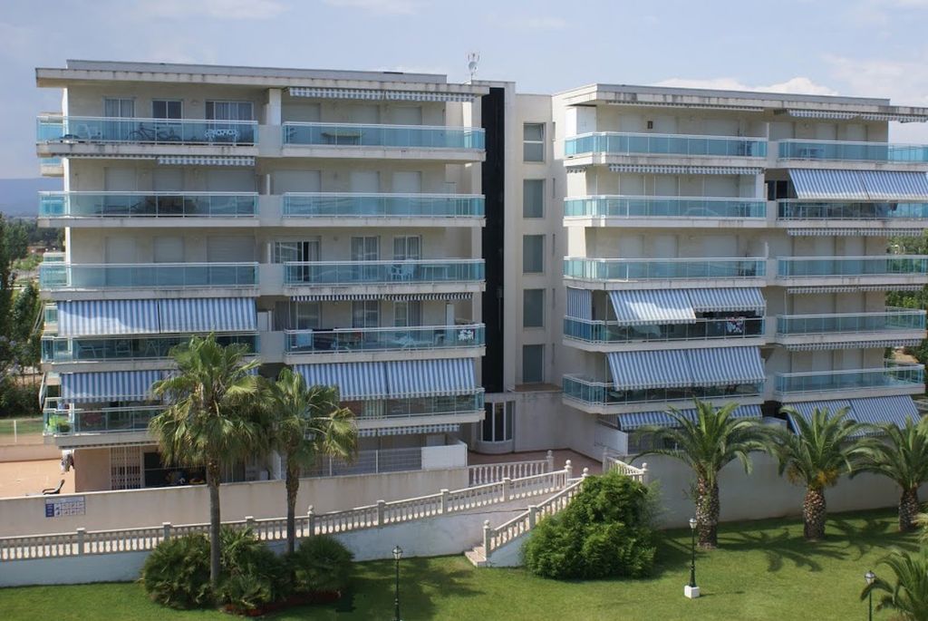Uhc Village Park Apartments Салоу Екстериор снимка