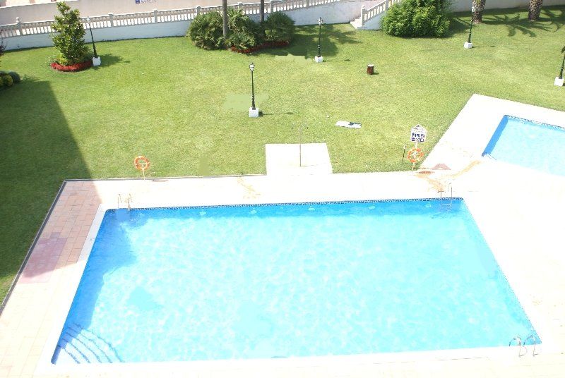 Uhc Village Park Apartments Салоу Екстериор снимка